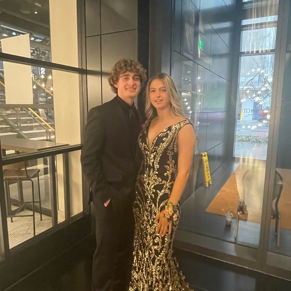 Jovani Black and Gold size 4 - Picture 3 of 3